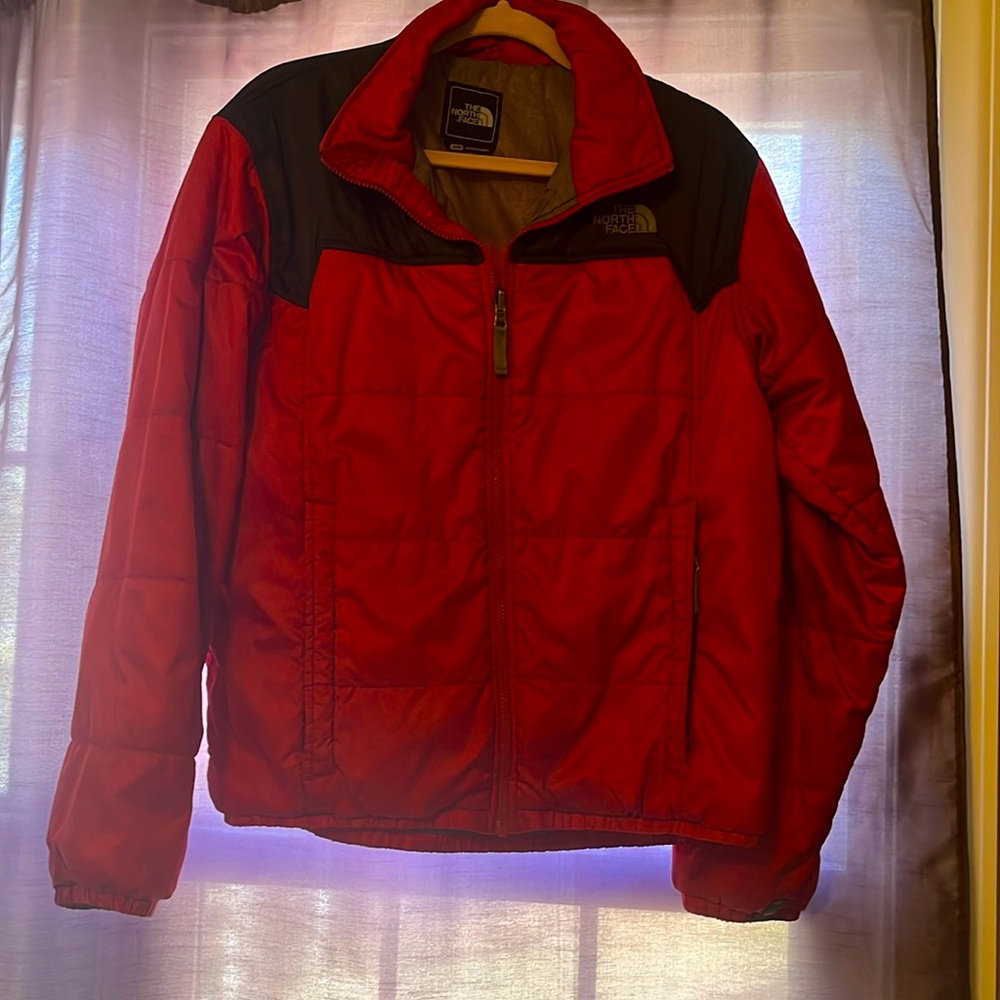 North face lightweight packable puffer jacket 
Men’s size M